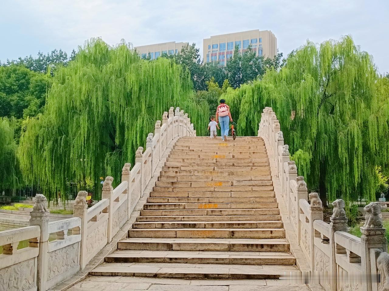 闺蜜相约：裕西公园散心，植物素食尝鲜，翠屏踏绿消食——石家庄周边的一日慢游
神兽