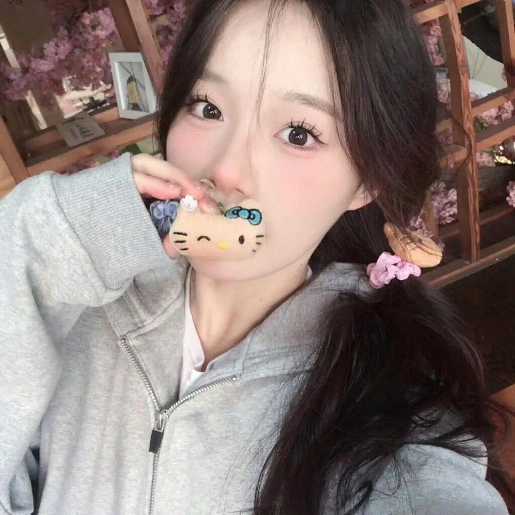 WeChat  ins小众女头｜氛围感女生头像𝐒𝐇𝐀𝐑𝐄🌿  