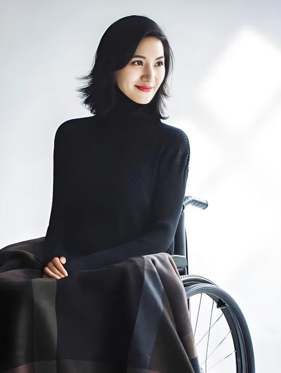 湖南卫视主持人梁艺瘫痪22年，她公开征婚，要求很低：平时愿意扶轮椅、陪她出入就行