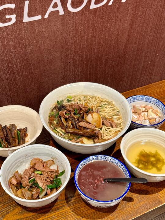杭州排队王“方老大面”空降上海思南路！🍜