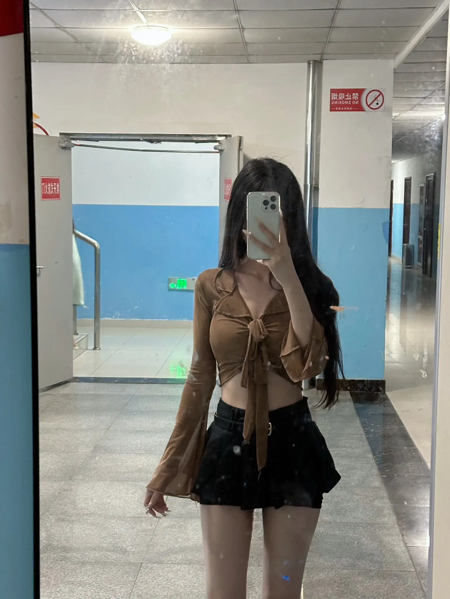后来我也学会了只浏览不点赞 看眼里埋心底