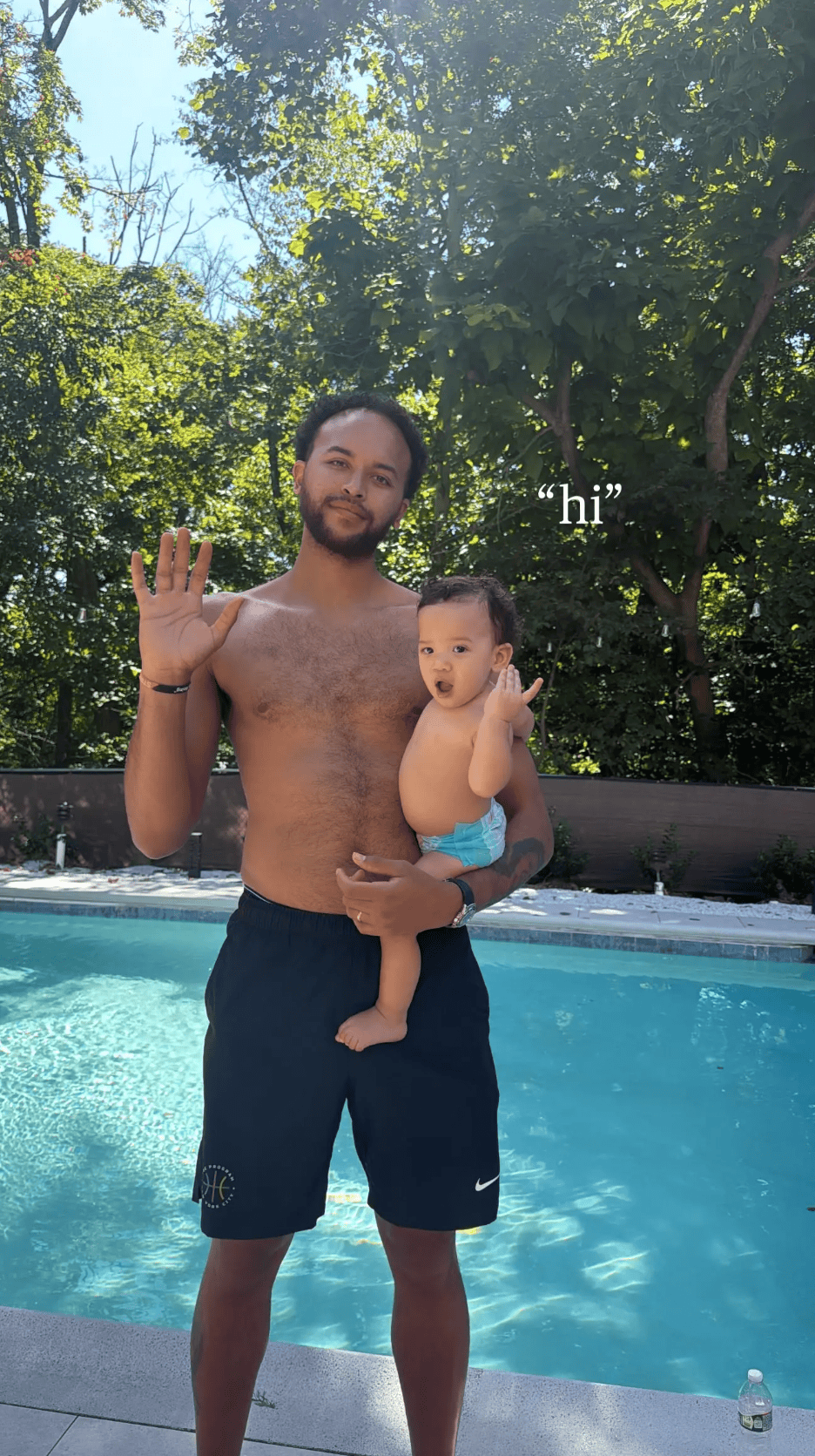 李凯尔更新社媒分享与儿子合照：嗨，我的男孩