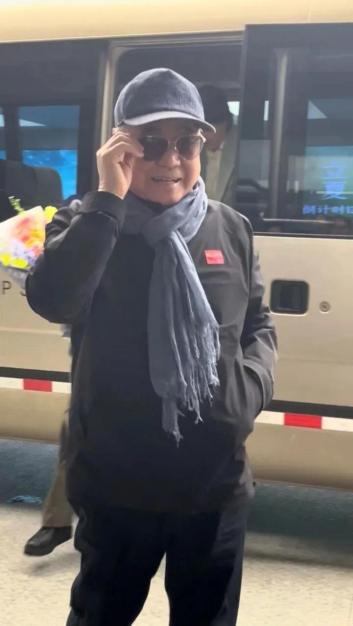 诋毁莫言的人都是什么样的人这个提问有点不恰当，网上对莫言的一些作品提出质疑，对莫