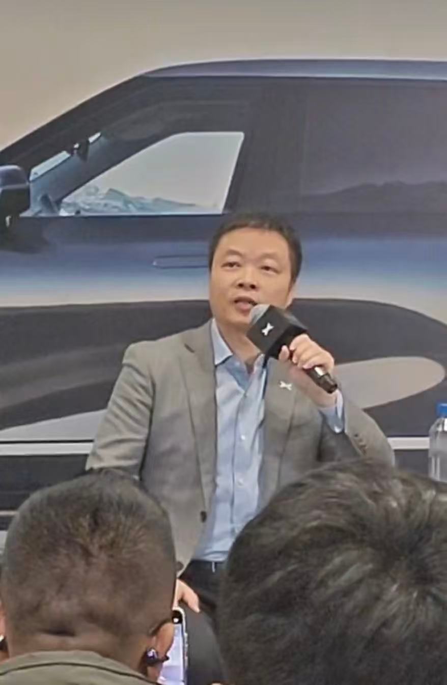 【#何小鹏再回应自动驾驶路线之争#】在小鹏GX此前的预热宣传中，何小鹏提到，这是