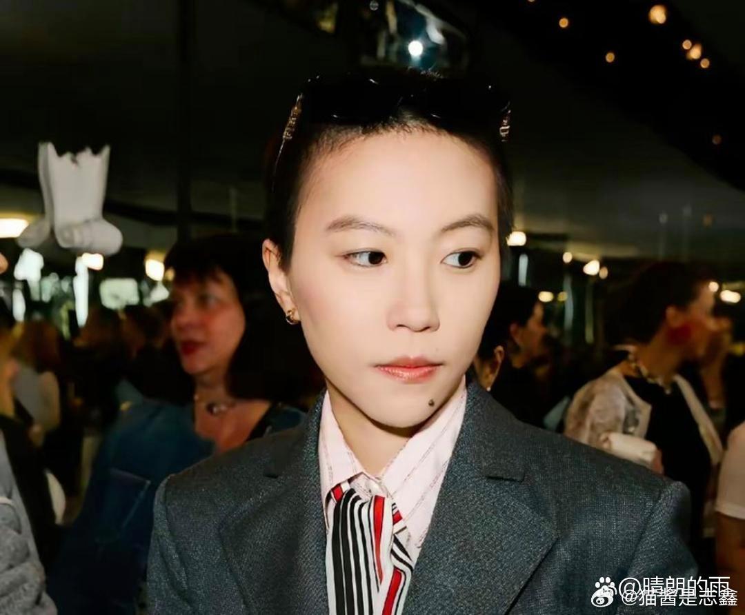 《歌手》这次玩脱了，请来窦靖童，简直是把安眠药混进了可乐里。别家歌手来这儿，都是