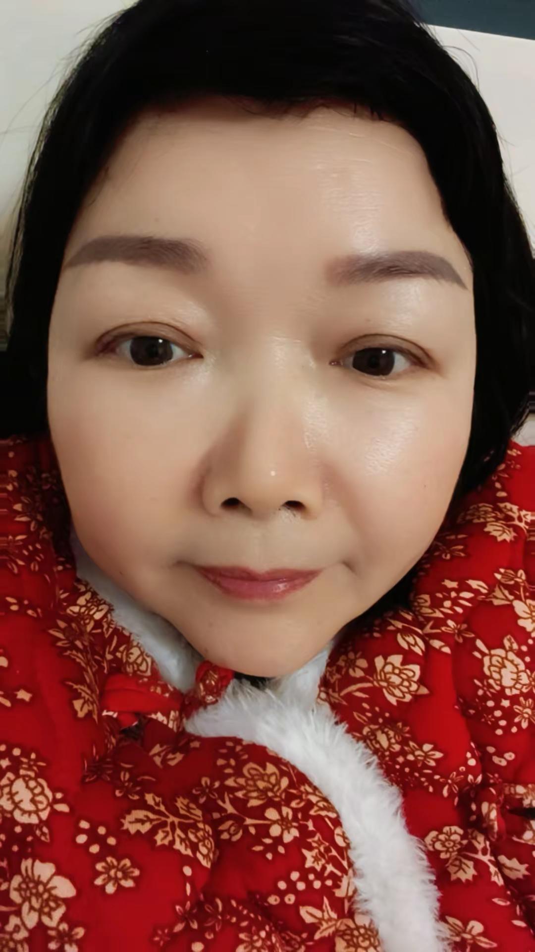 崭新的一年，祝我们新年换新颜，喜气洋洋，扬眉吐气，好运相随……