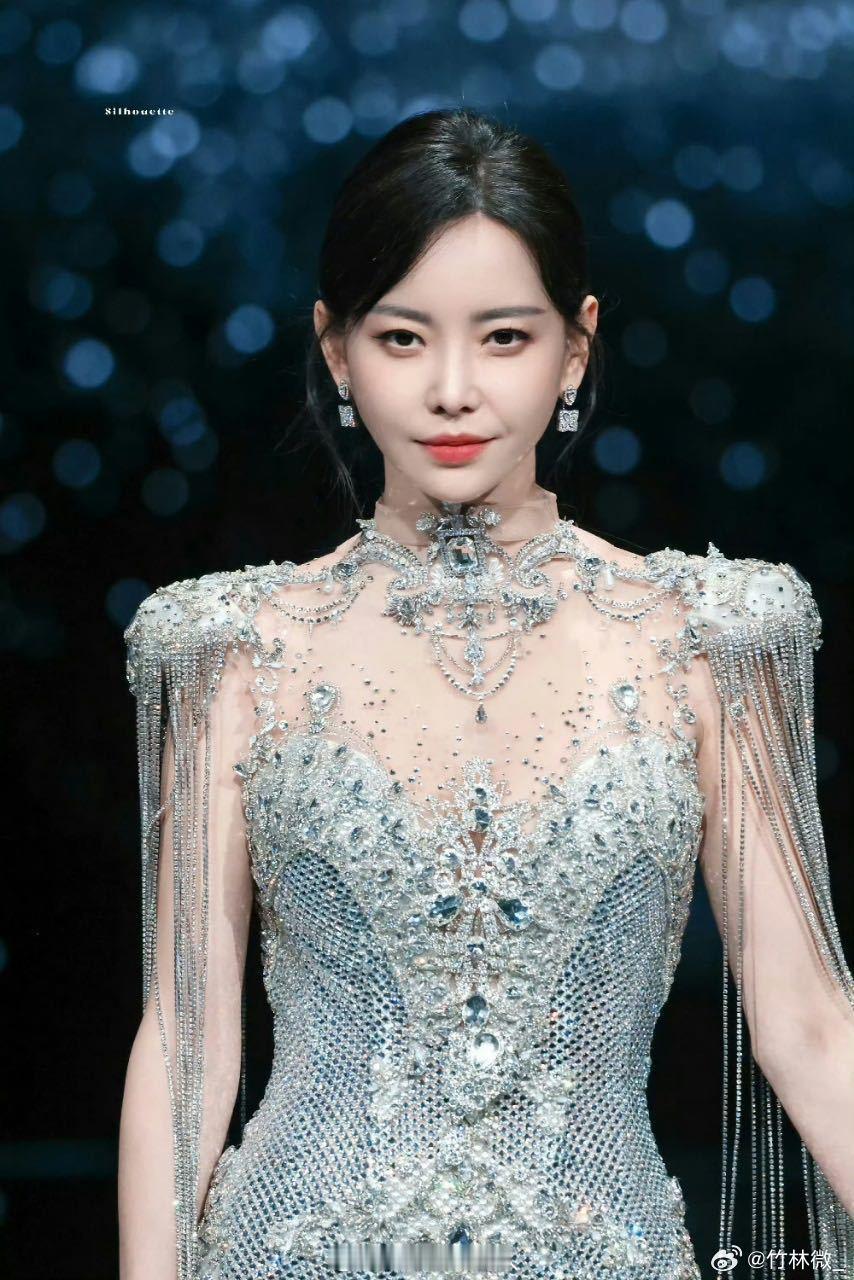 于文文 活着真好微博之夜于文文一句“活着真好”直接破防😭之前硬撑完舞台，现在还