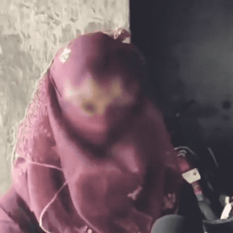 印度流氓有多狂？不满前女友结婚，直接拿着枪和淫秽视频逼着新郎退婚！这名印度农村妇