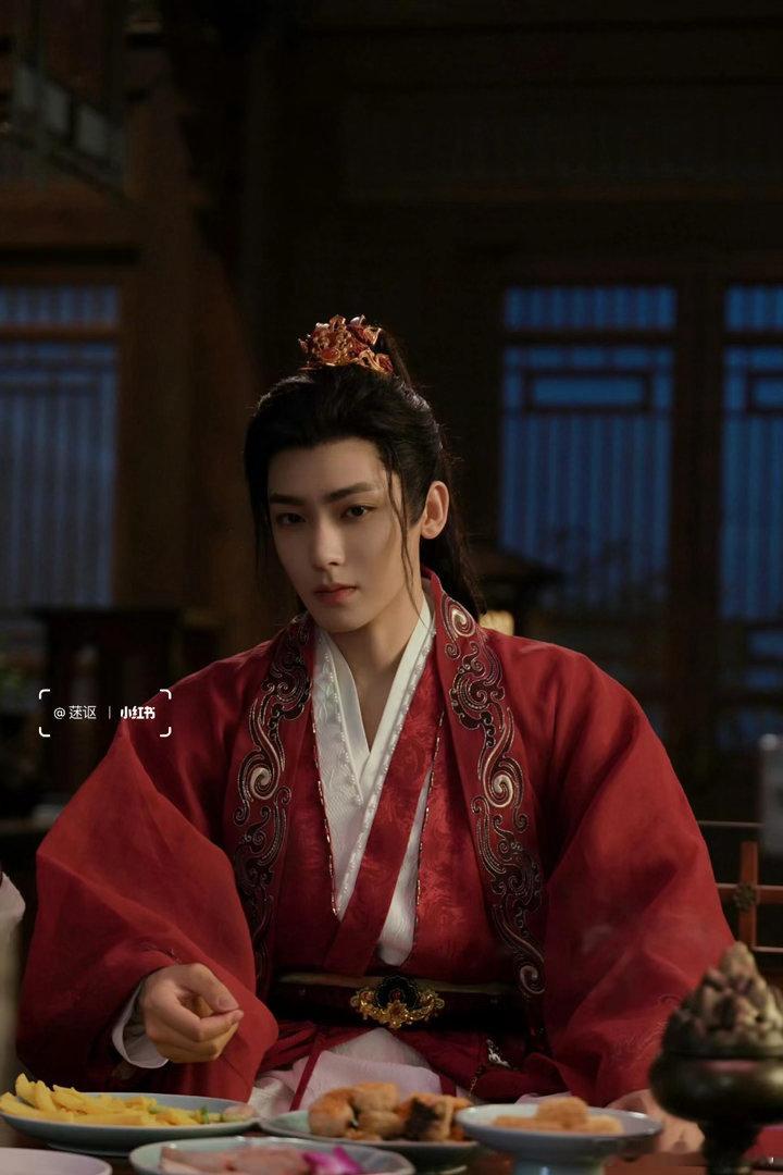侯明昊这滴泪封神级别的细腻哭戏！这一滴泪藏尽了萧无衣长久以来的小心翼翼与深情，被