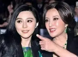 感觉冰冰被艳压了，可能是因为她的气质与美貌在对比中略显逊色。 ​​​