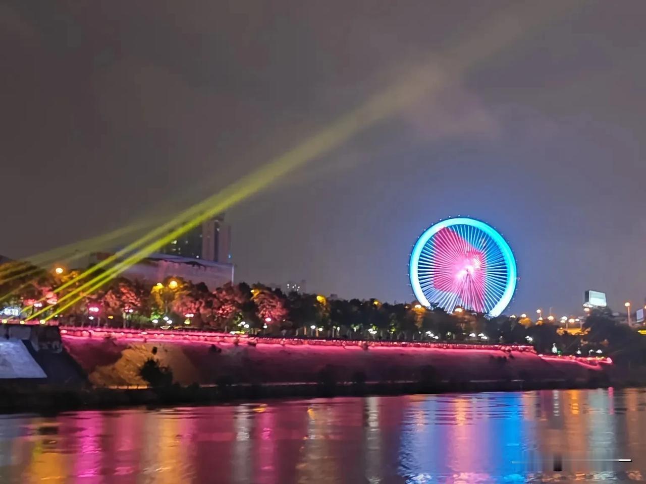 周末不忙，快来衡阳。看第三届湖南旅发大会，“湘江之上”夜游。夜幕下的东洲岛、石鼓