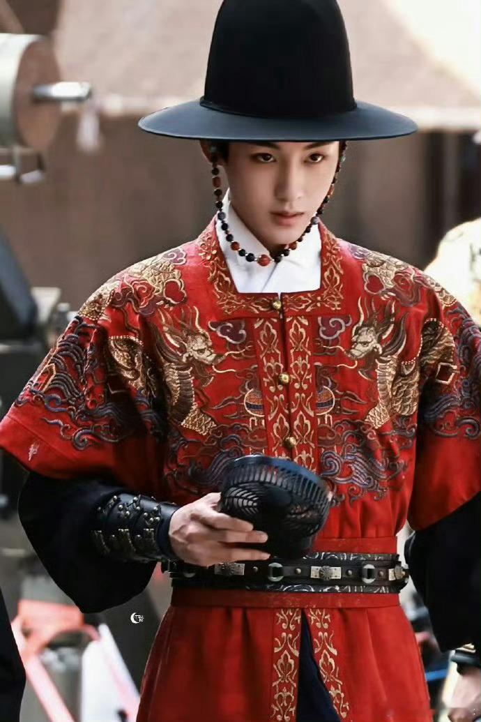 董思成叶限纨绔味儿梦回五福临门💥董思成纨绔赛道稳定发挥！叶限举手投足贵气慵懒，