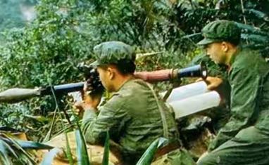 1979年，对越自卫反击战期间，367 团副参谋长怀疑掉队战友是是伪装渗透的越军