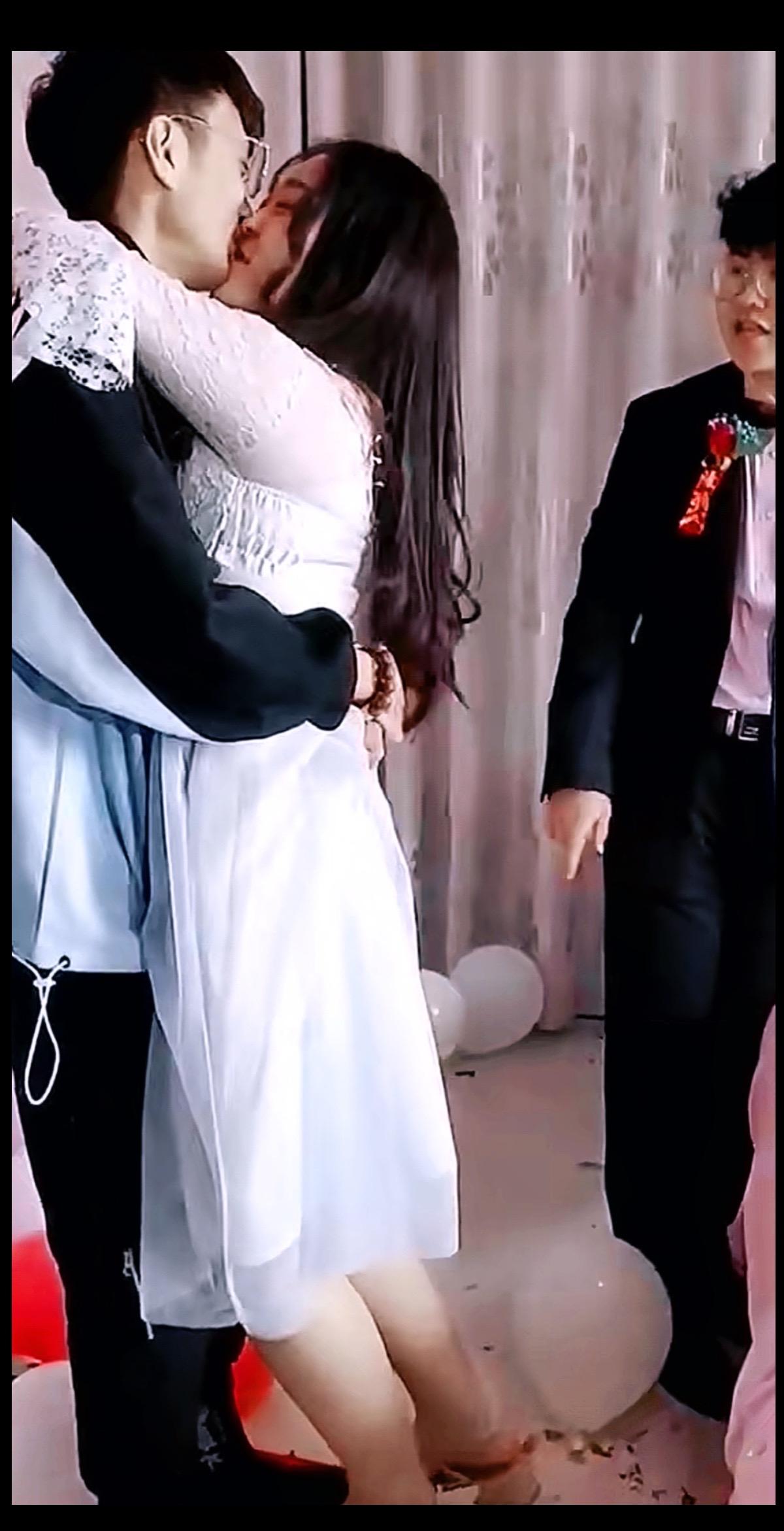 你介不介意你女朋友当伴娘？