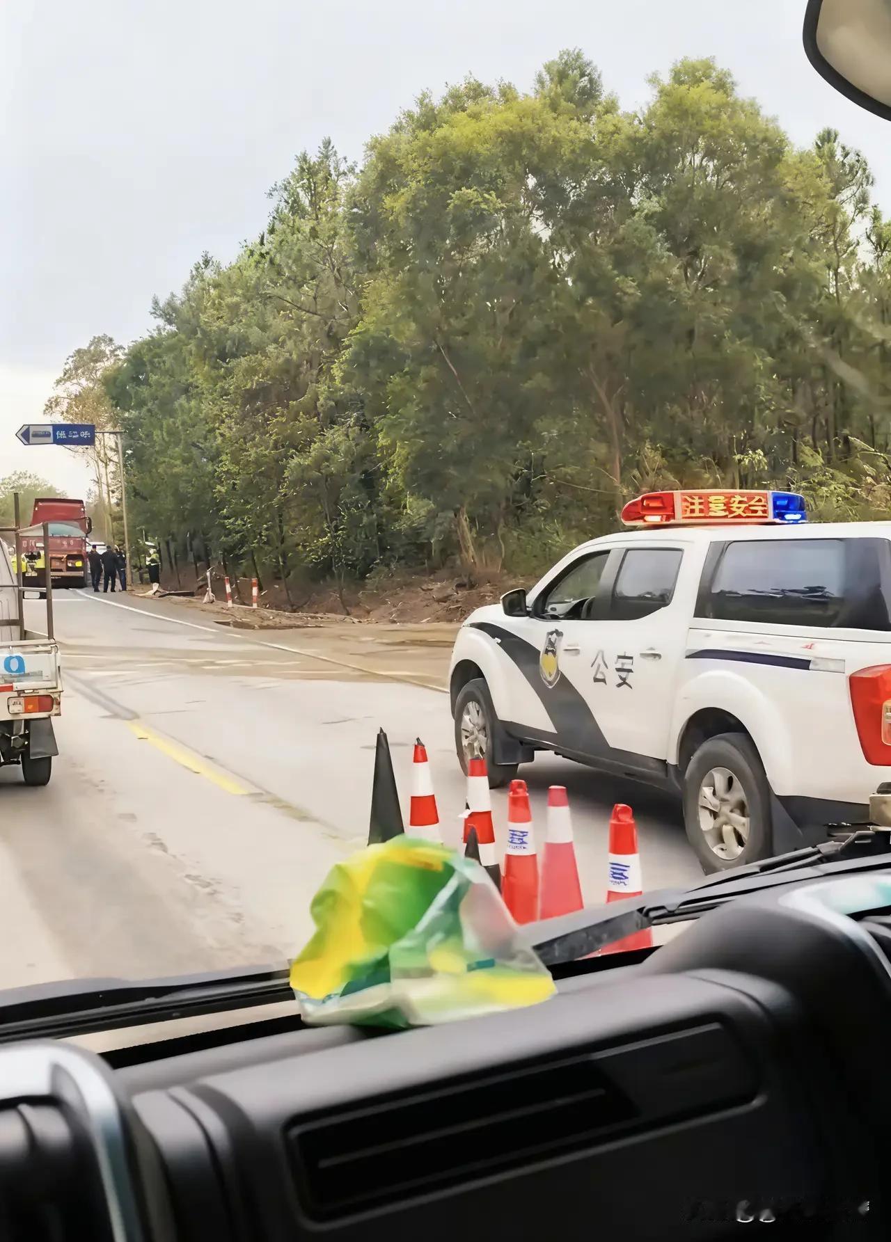 广西防城港这起事故太让人痛心了！10月31日4时许，在防城区滩营乡，杜某连驾驶核