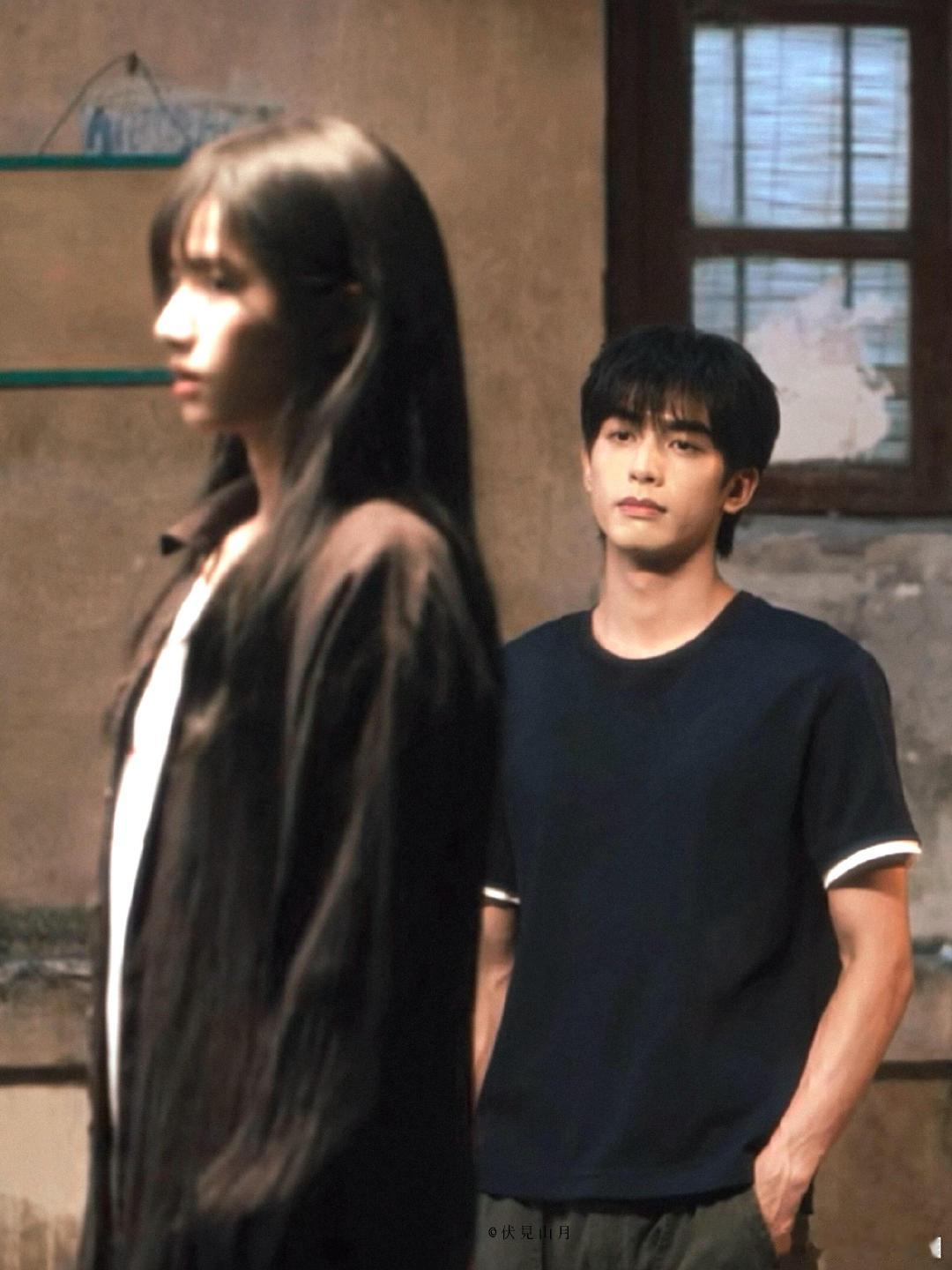 野狗骨头好幸福的一对背影宋威龙张婧仪好幸福的一对背影陈异紧绷之后终于等到苗靖，牵