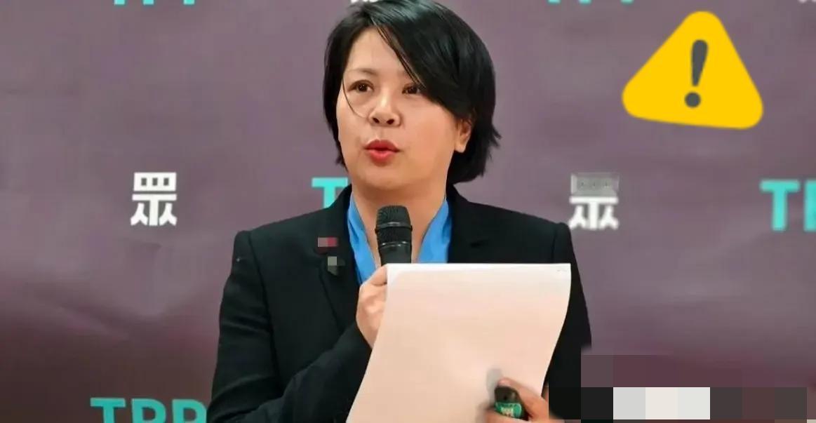 民进党把李贞秀请上节目，本来剧本写好了，让她开口骂大陆，结果她当着主持人的面直接