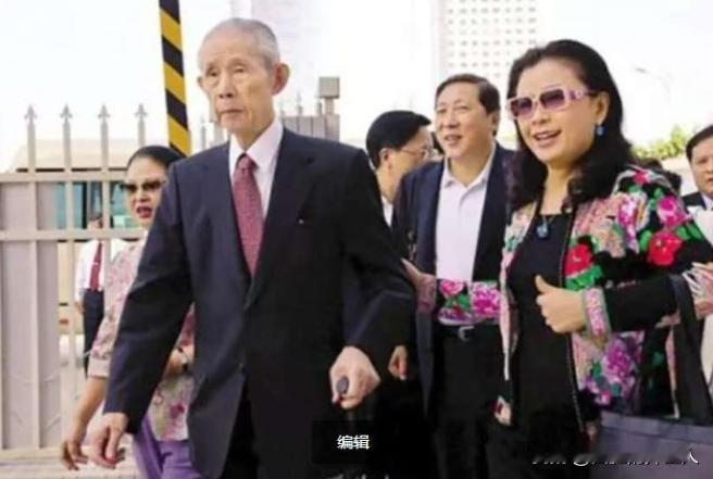 2008年，富商王永庆离世，子女在清点遗产的时候，意外发现父亲在瑞士银行有400