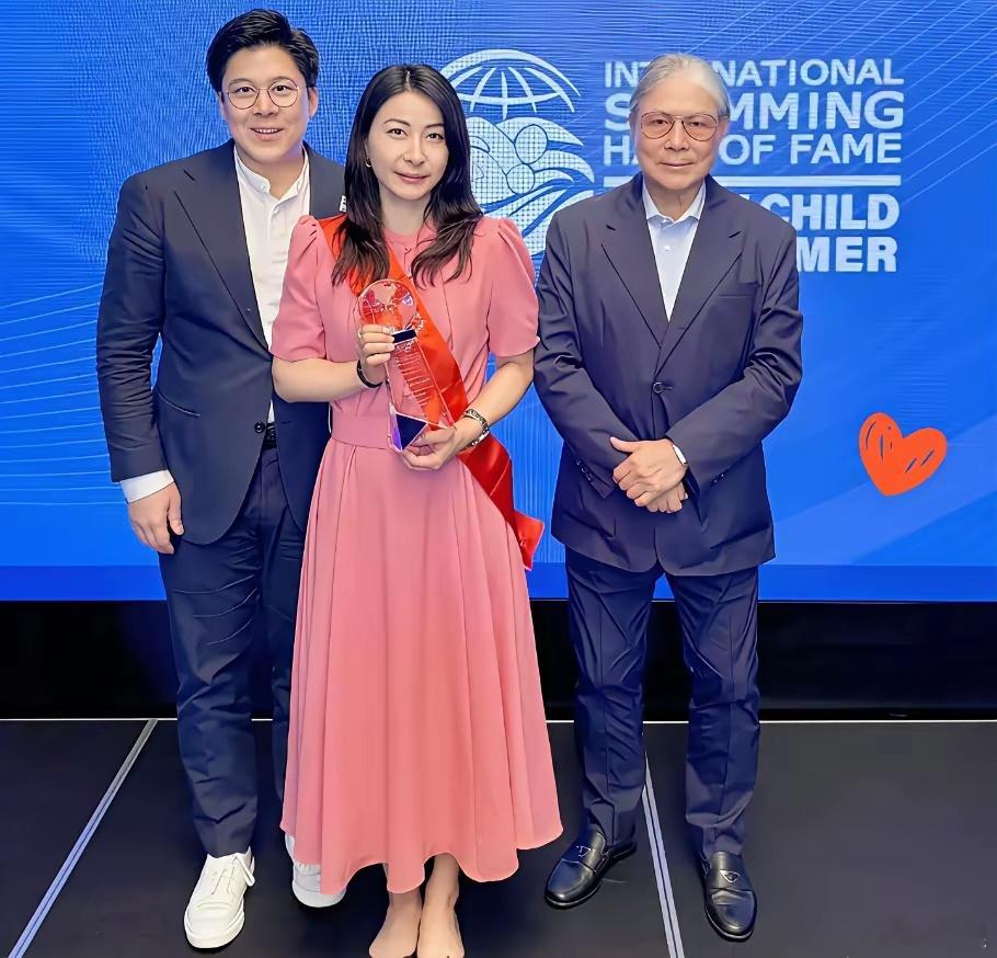 霍震霆今晚估计要睡不着了，不是因为霍启仁老婆怀孕了，也不是因为霍启山要结婚了，而