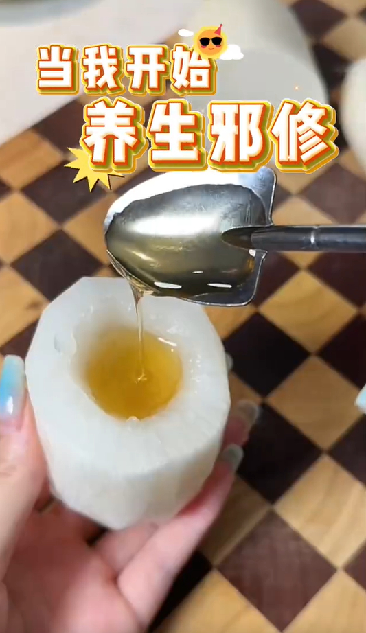 奶茶必须喝全糖加奶盖，喝完立刻泡一杯刮油茶；炸鸡配可乐是快乐源泉，吃完马上吃两颗