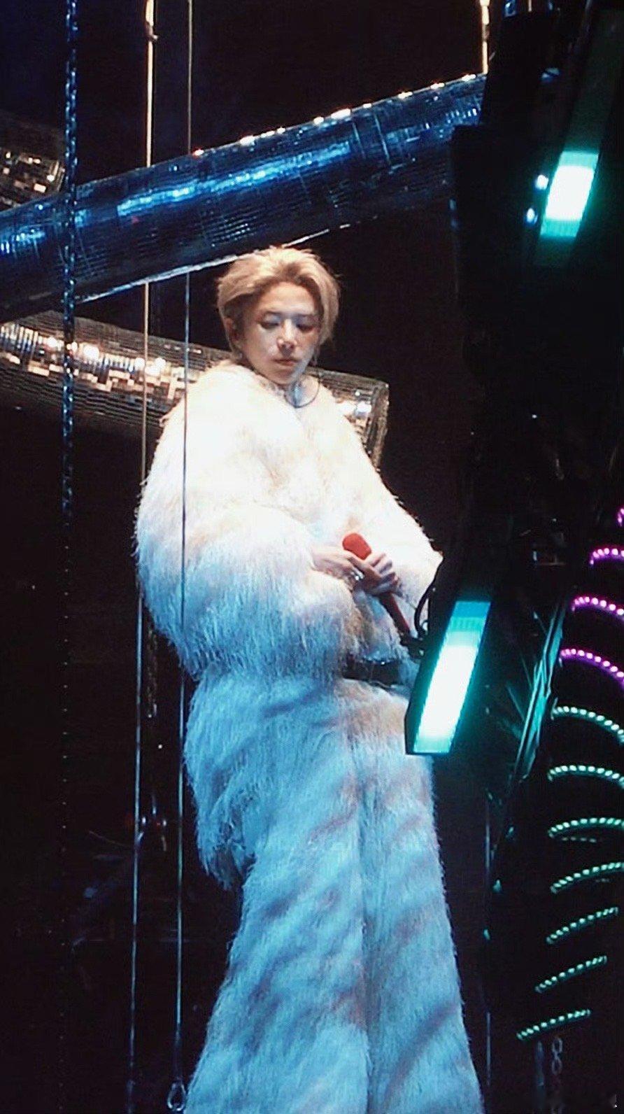 华晨宇 年轻的家主 华晨宇的气场里，有一种“我即传统”的狂妄与笃定。当别人还在遵