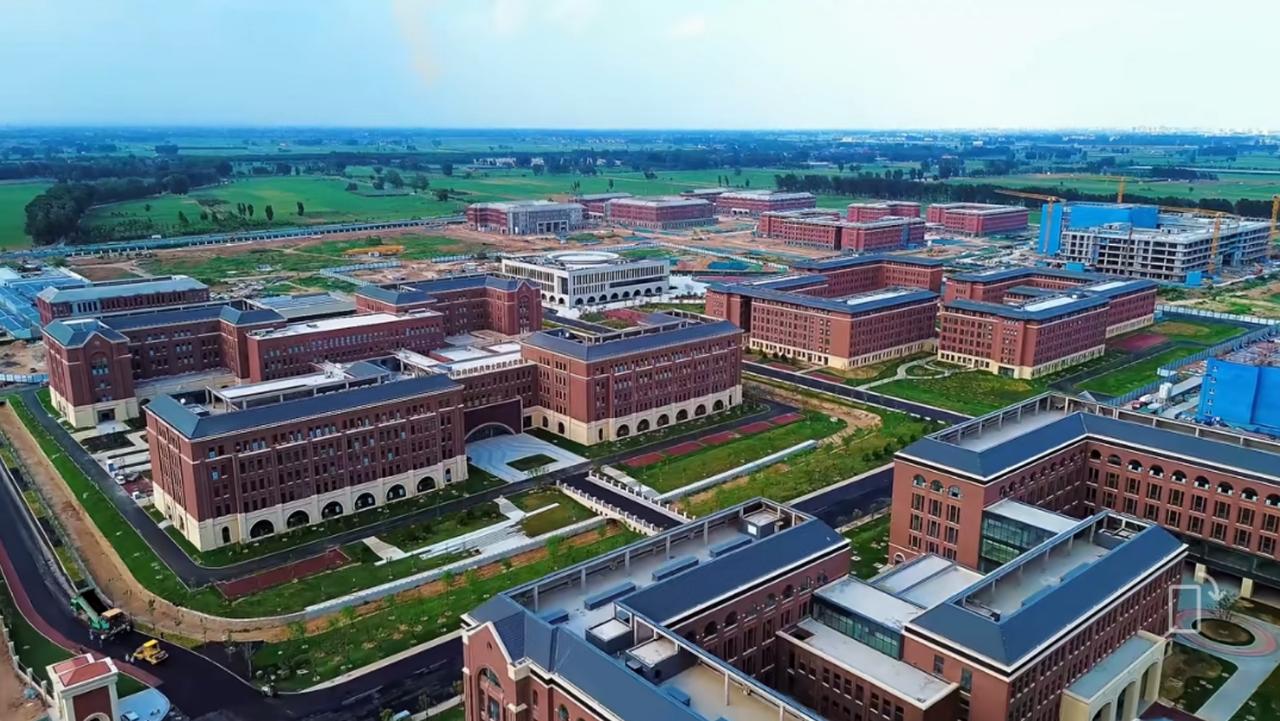 河师大新校区投用了！
从官网获悉，由平原示范区投资集团投资建设的河南师范大学科技