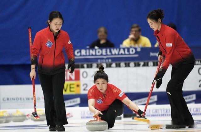 北京时间10月27日上午，在2025年泛大陆冰壶锦标赛女子金牌战的巅峰对决中，中