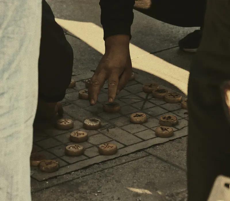 人的一生会遇到命中人么？这可是个充满神秘与浪漫的问题呀。
 
从概率上看，人的一