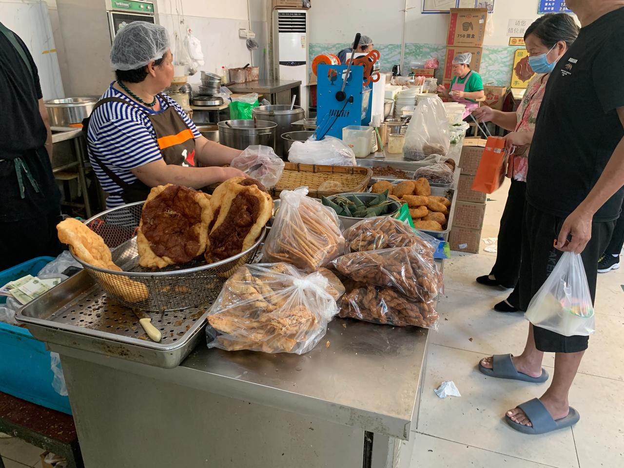 夸一下马驹桥这家炸糕，吃出了早期虎坊桥炸糕的味道。他家卖的各样都吃过了，有时候觉
