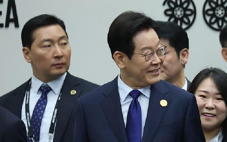 李在明首次见到中方，韩方做出一个精心安排，现场有说有笑，氛围还挺不错。
 
这次