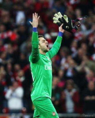 【阿森纳官方宣布今夏离队首人 足总杯夺冠功臣投英劲旅】 北京时间5月30日，阿森