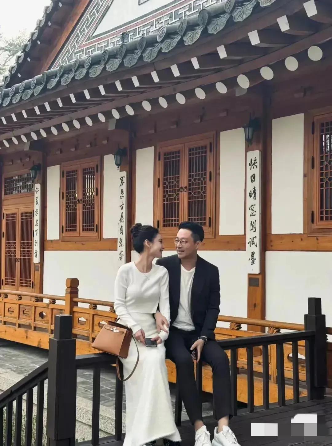 没办法，不管医美咨询师马晓梅的照片拍得多艺术，我都会想起刷到过的猛料：因叫船声太