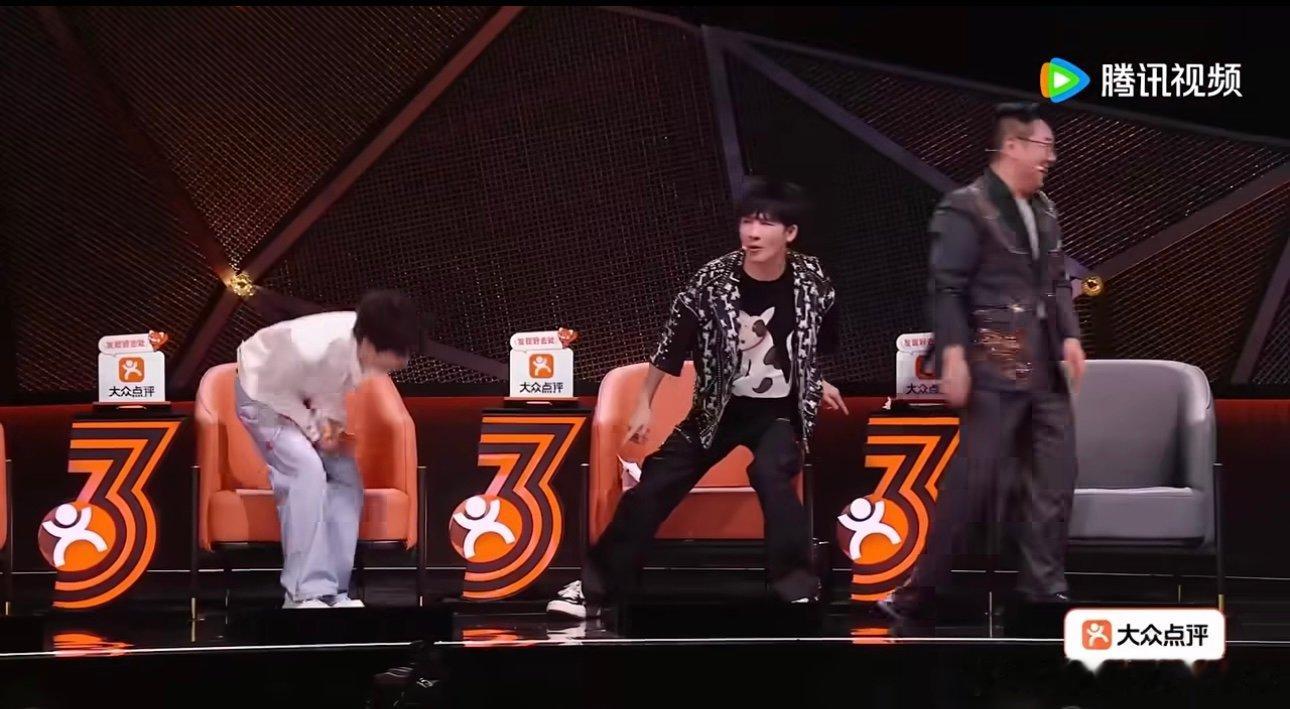 大张伟周深被点燃的表演欲大张伟周深随地大小演哈哈哈哈哈大张伟周深被点燃的表演欲 