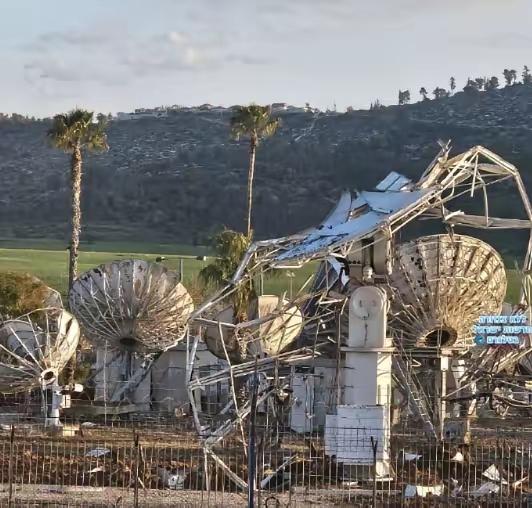 以色列空军的表现和开打之处比，有点“断崖式下降”的意思，显然这跟海拉卫星通信中心