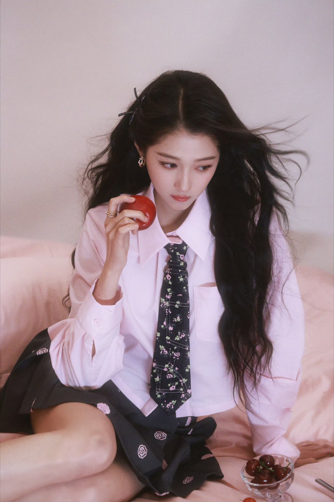 关晓彤 🍠关晓彤孟露莎🍠关晓彤红掌风奏响冬日的序曲，我愿你能和太阳一样熠熠生