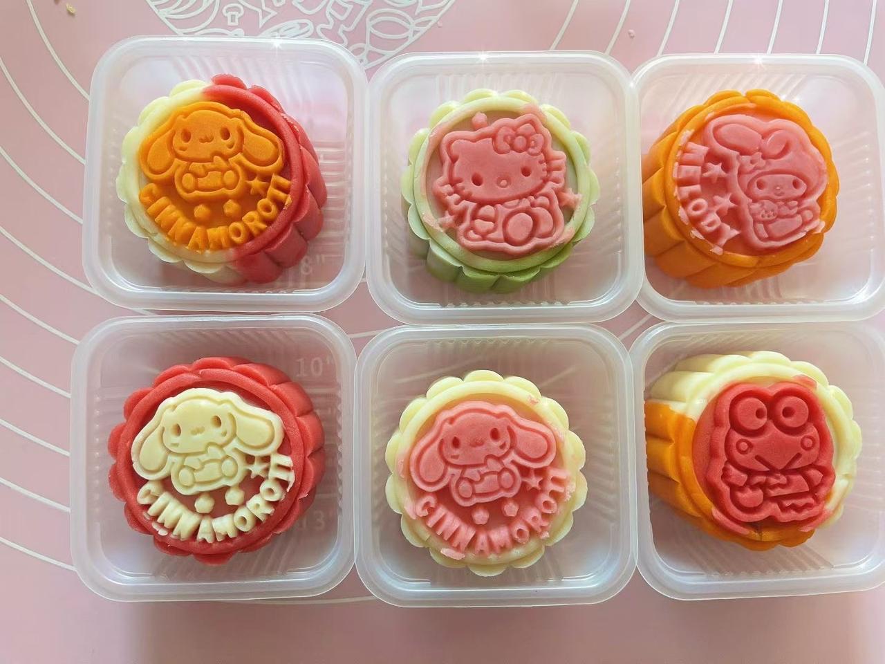 佩服那些什么吃的都能做的人！

你看，这朋友自己做的月饼，吃起来不仅新鲜，还没有