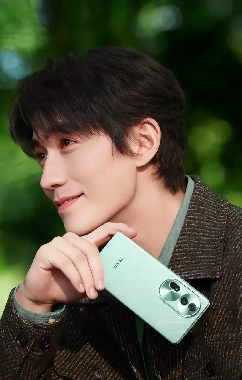 朱一龙代言#OPPO Reno11#，你这样看粉丝，粉丝魂都要飞了！#朱一龙# 