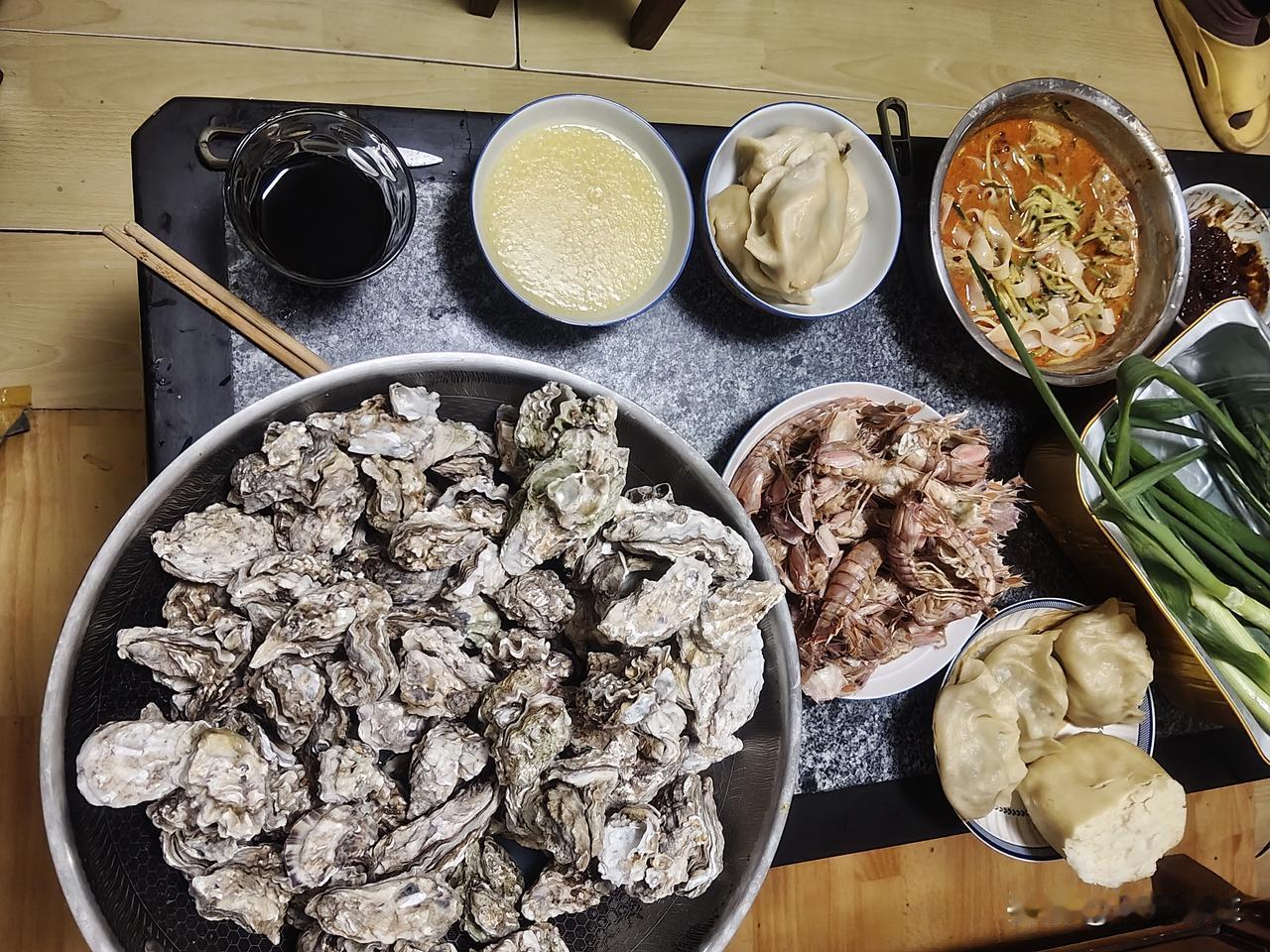 今晚又吃爬虾了，今天的爬虾38元一斤，今年开春已经第四次吃爬虾了，再过几天就到五