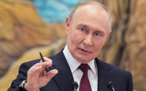 普京给了俄罗斯，三百年来最大的觉醒！中国的35万亿，势不可挡。有专家认为，普京才