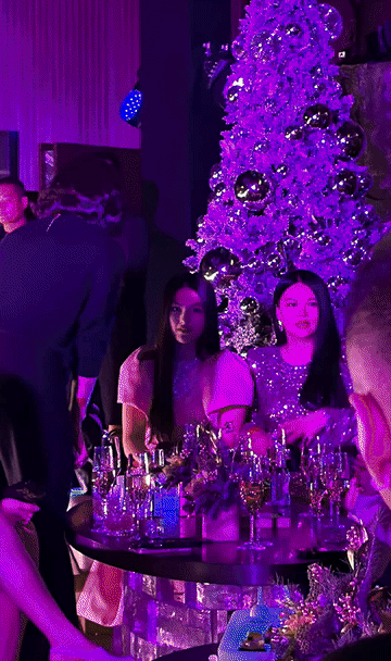 看王诗龄这觥筹交错，游刃有余社交的样子，真的忘了她只有16岁，那松弛淡定的状态真