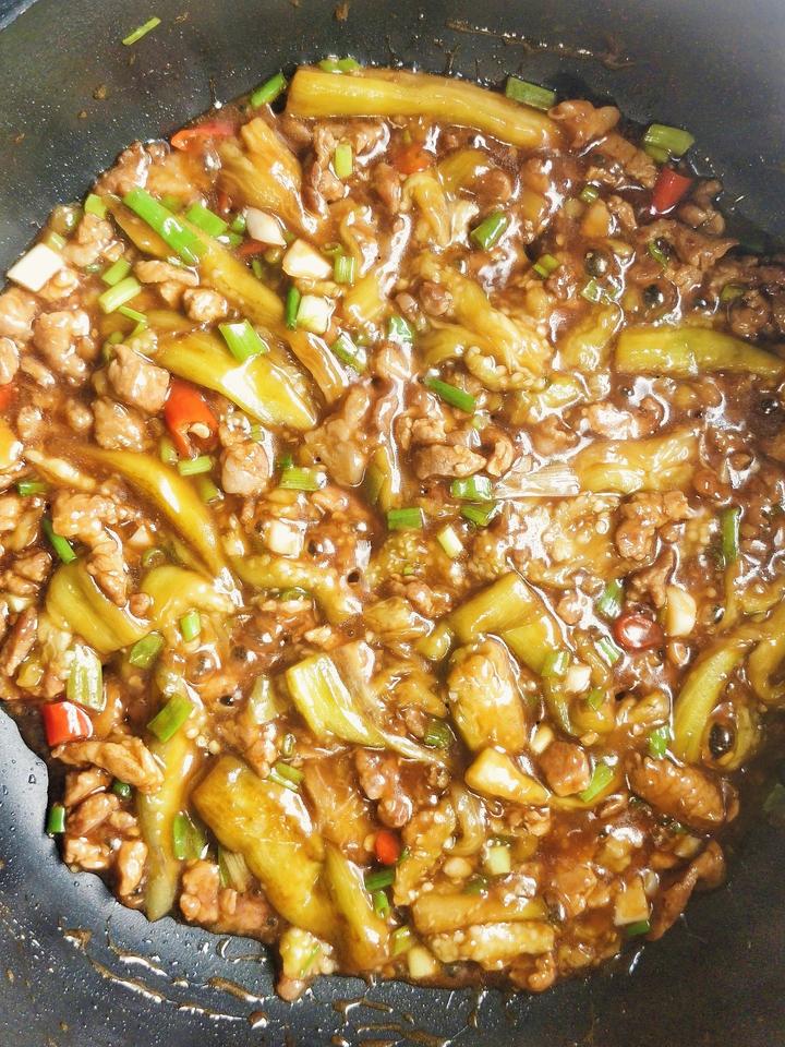 米饭杀手，不炸，不煎，少油版肉末茄子
不油炸，超好吃，茄子连做好几天了！
不油腻