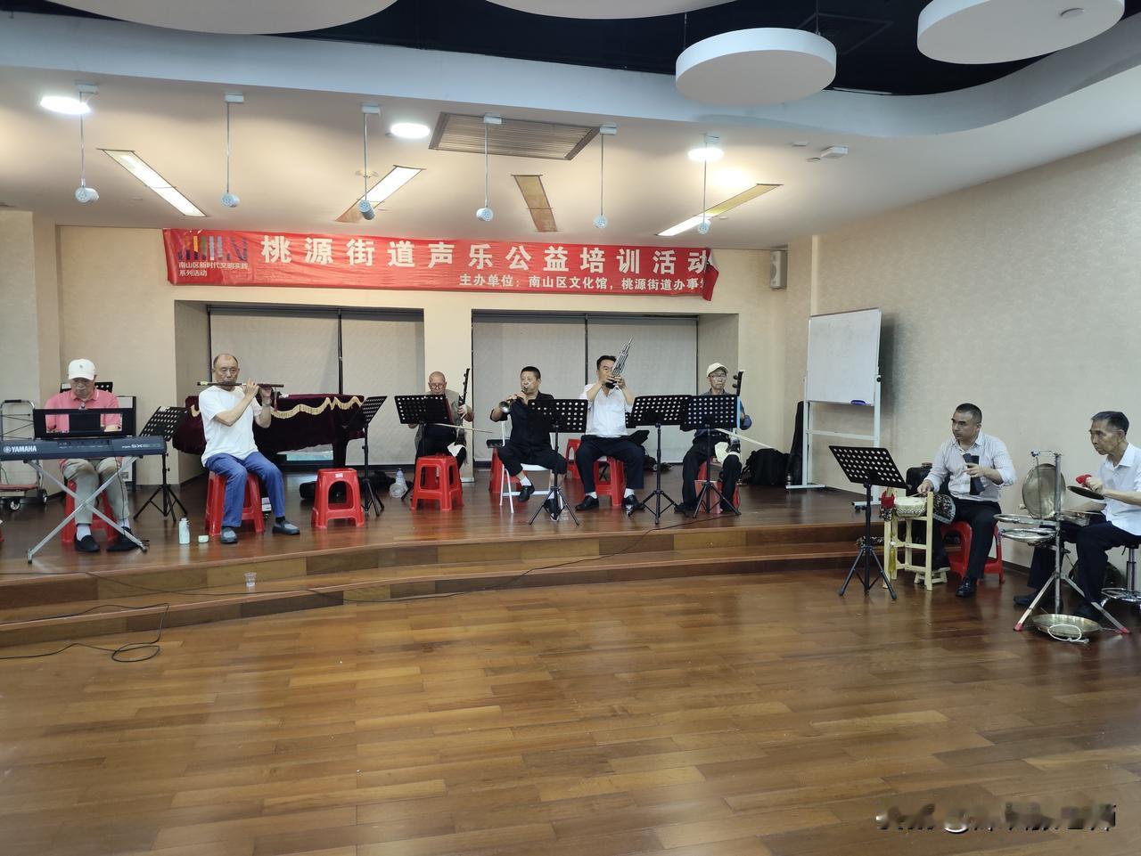         桃源豫剧的春天
春风拂处百卉芳.花影浮动满春江。
景美天清暖意扬