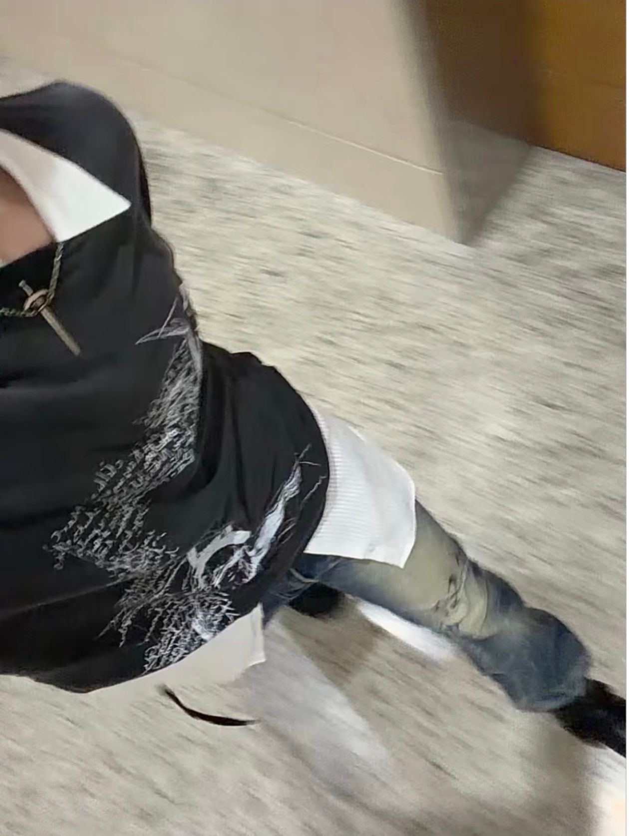 是好男人就拉上拉链，是坏男人就表明价格 
