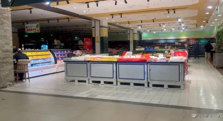 又一家大型超市要退出哈尔滨市场了吗？想想真的让人唏嘘啊！

看到这样一个新闻，哈