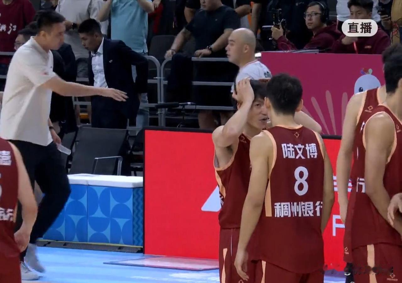 十五运男篮半决赛四川雇佣军轰然倒下！！！本场比赛与其说是四川与浙江的比赛，更是浙
