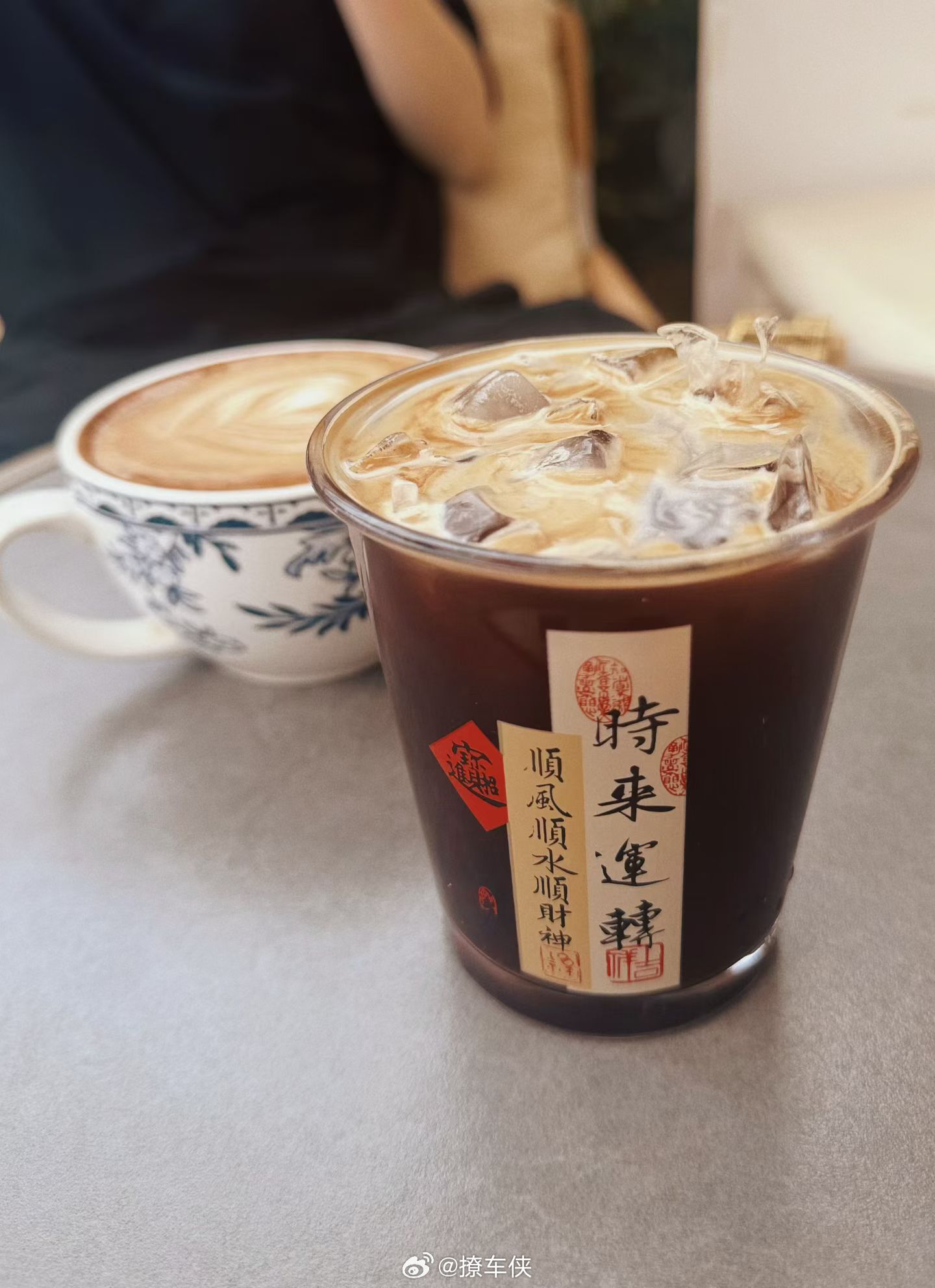 .我的床对我施了魔法，只有咖啡才能解开。早安