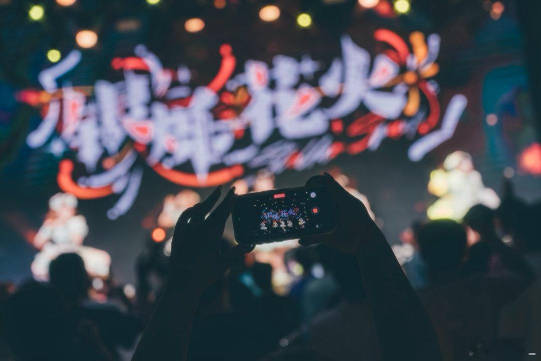 你好银烁花火银烁花火