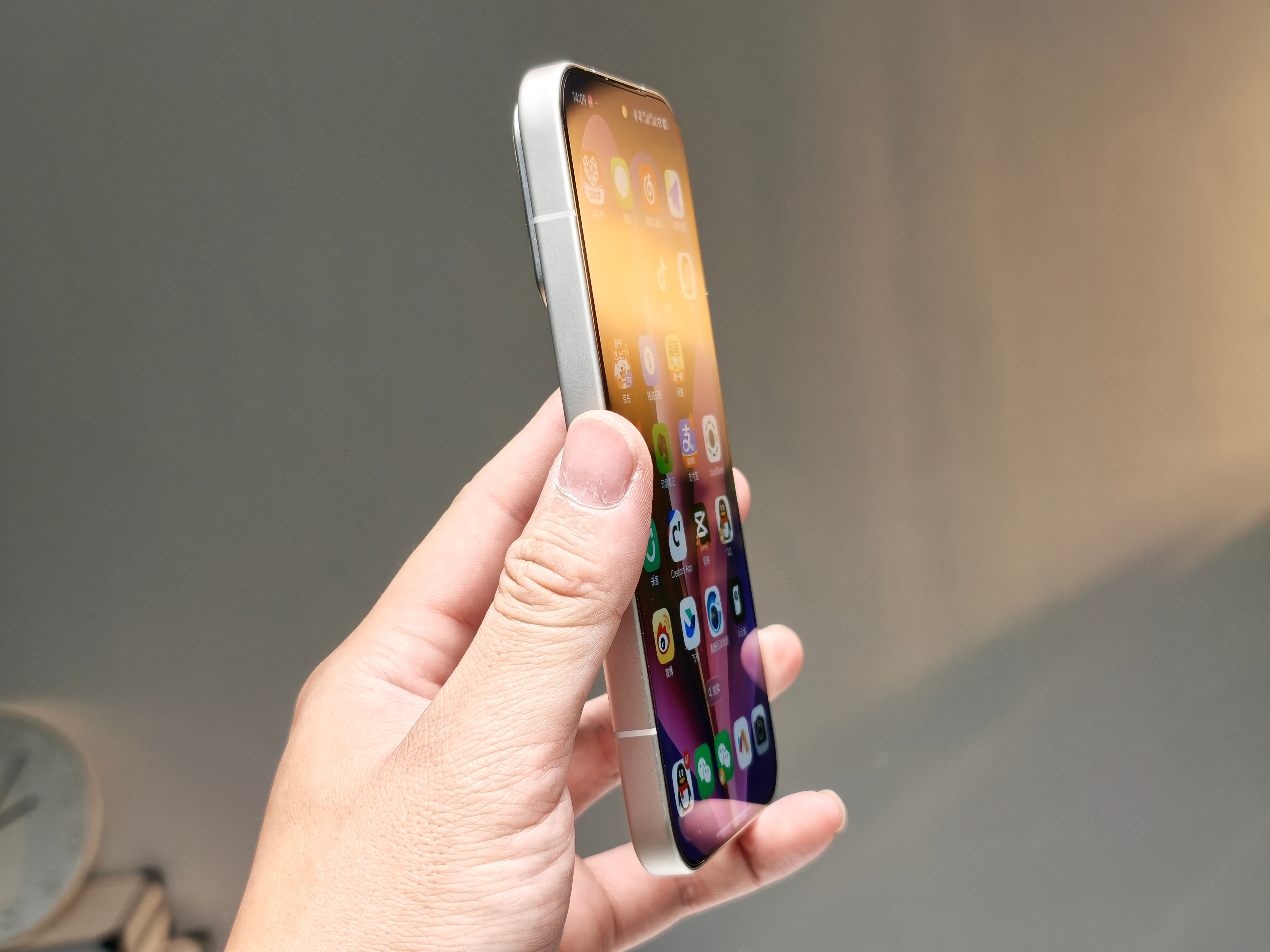 给小米17Pro做一下翻新，简单加一点 的新膜就可以超薄➕AR的效果是真的很直接