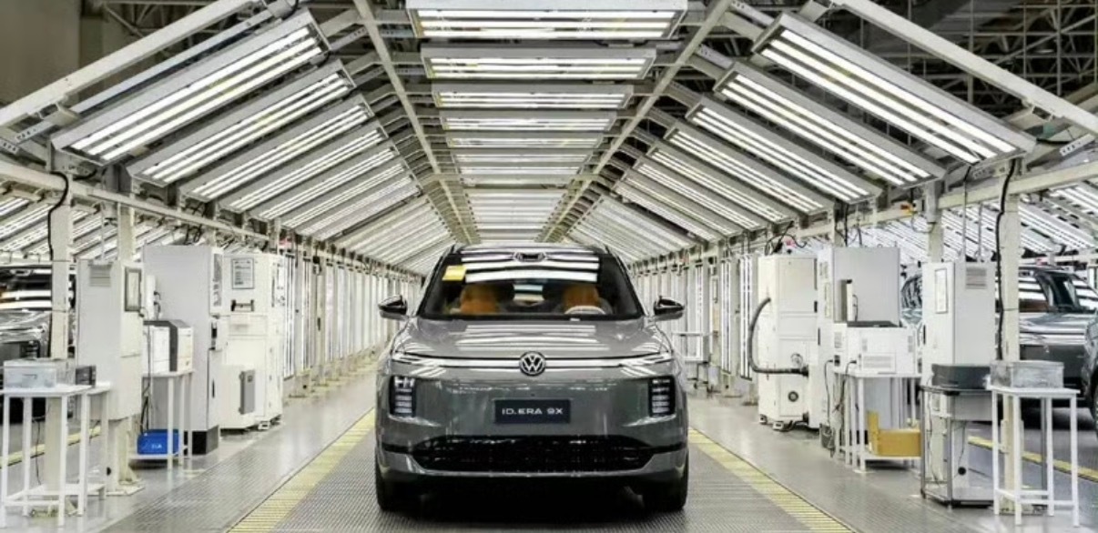 【上汽大众ID. ERA 9X正式量产下线 将于3月底开启预售】3月5日，大众汽