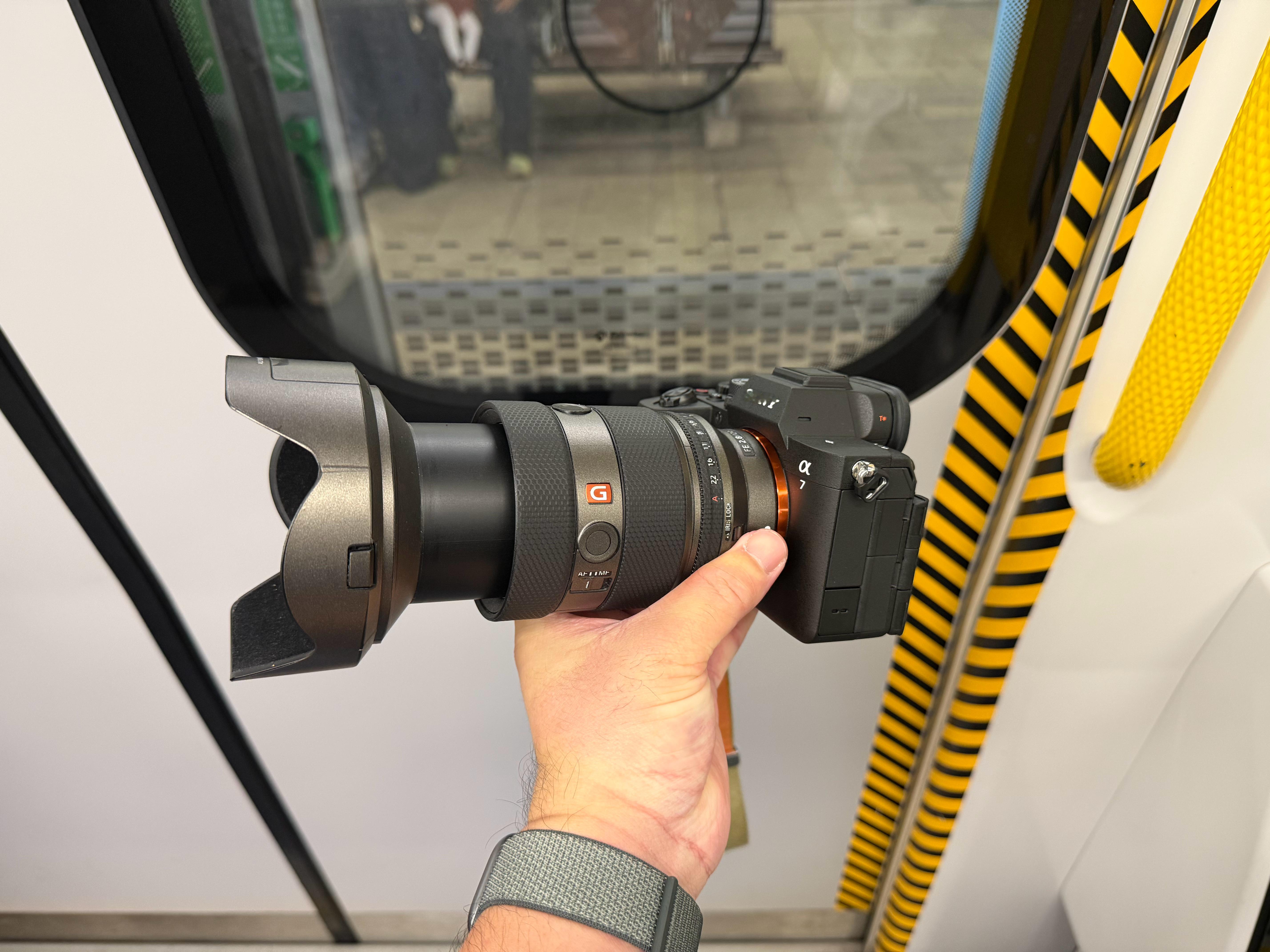 香港老法师约来喝茶，本来没打算换机器，但老法师三寸不烂之舌还是打动了我，直接给我